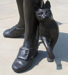 statue of Trim the cat and Matthew Flinders